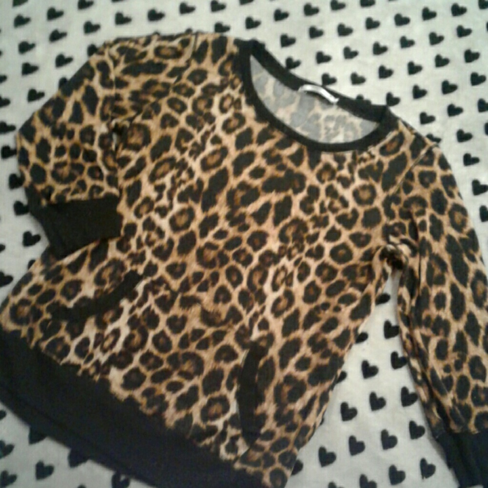 Leopard print thin sweater with front pocket